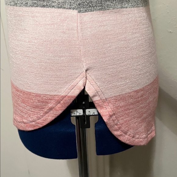 Banana Republic Luxespun Curved Hem T-shirt Gray & Pink Soft Lightweight Size S - Picture 4 of 10